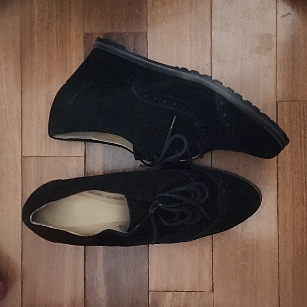 Ellen Tracy Booties Womens Sz 7M Active Tobin Wingtip Wedge Suede Black Worn 1x